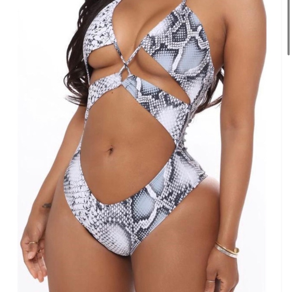Gateway vacation swimsuit